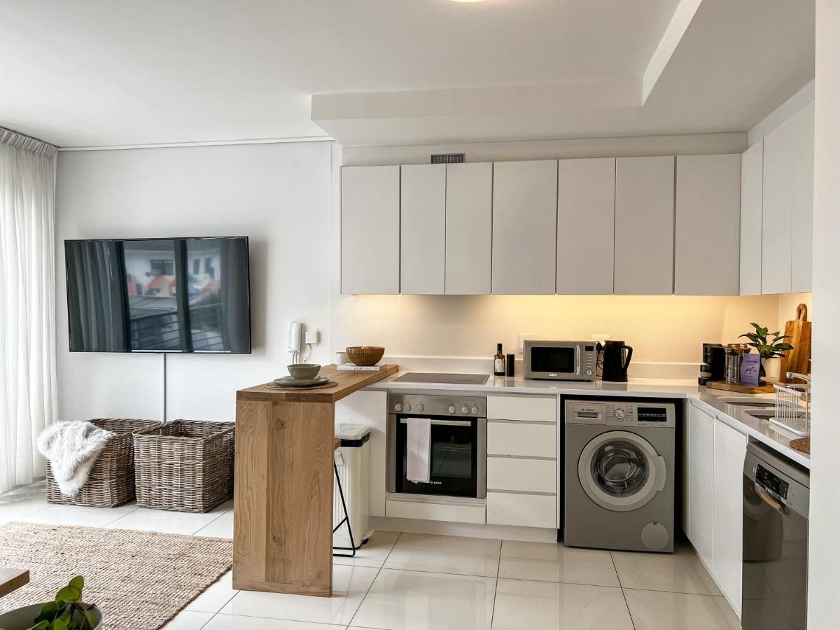 Luxury 1Br Green Point - Walk To Sea Point Promenade! Rooftop Pool, Secure Parking Кейптаун Екстериор снимка